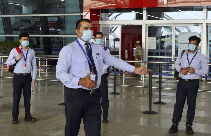 https://im.rediff.com/news/2020/may/27airport.jpg