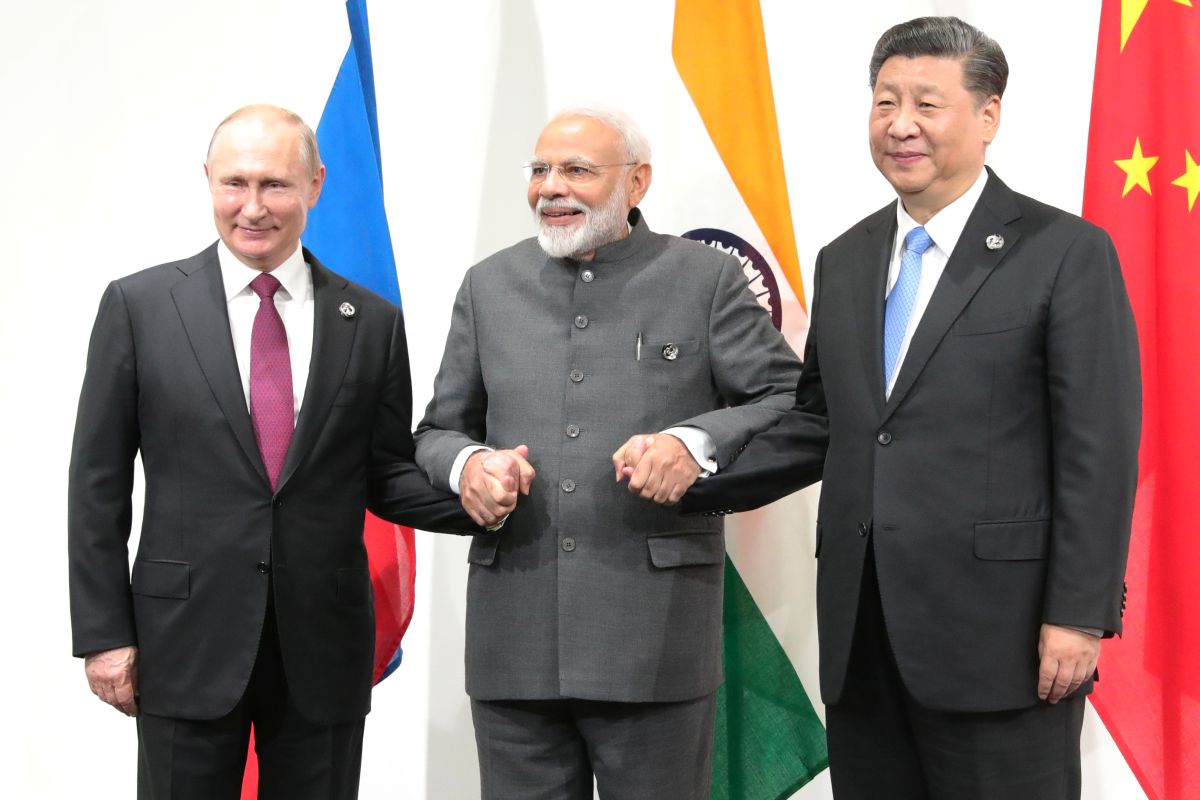 Modi, Xi can solve their issues without help: Putin