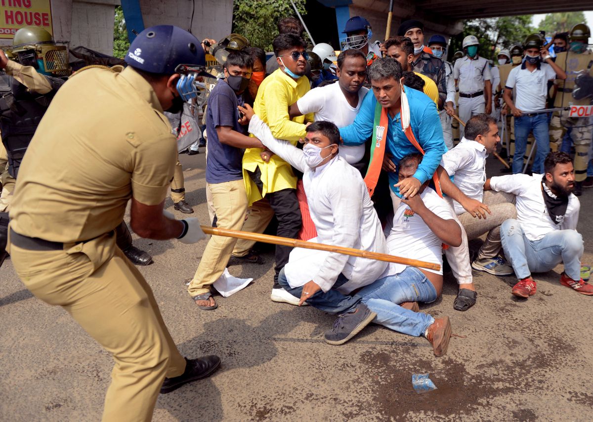 Tear gas, lathicharge as WB cops stop BJP march to Mamata's office -  Rediff.com India News