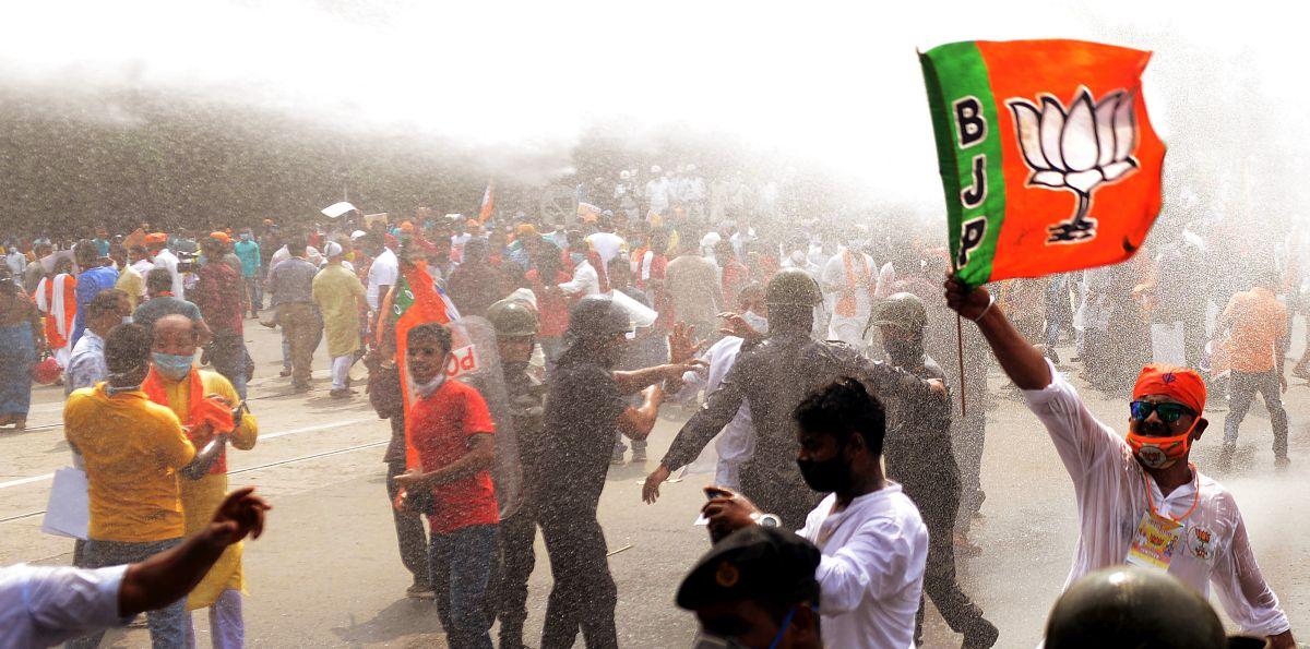 Tear Gas, Lathicharge As WB Cops Stop BJP March To Mamata's Office ...