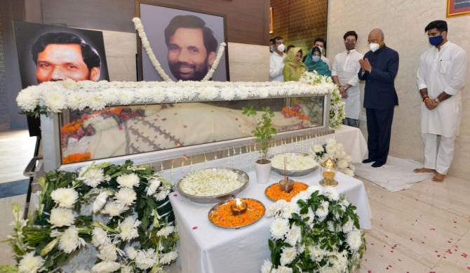 Prez, PM pay last respects to Ram Vilas Paswan - Rediff.com India News