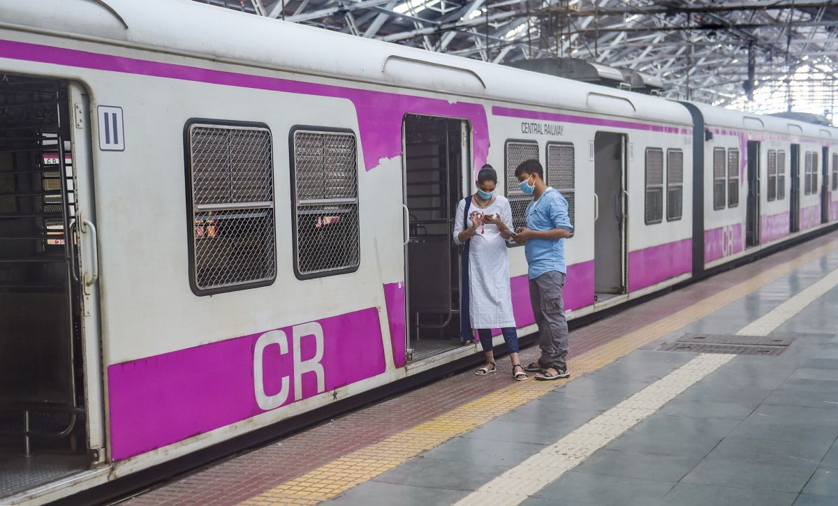 Power outage halts trains in Mumbai; govt orders probe