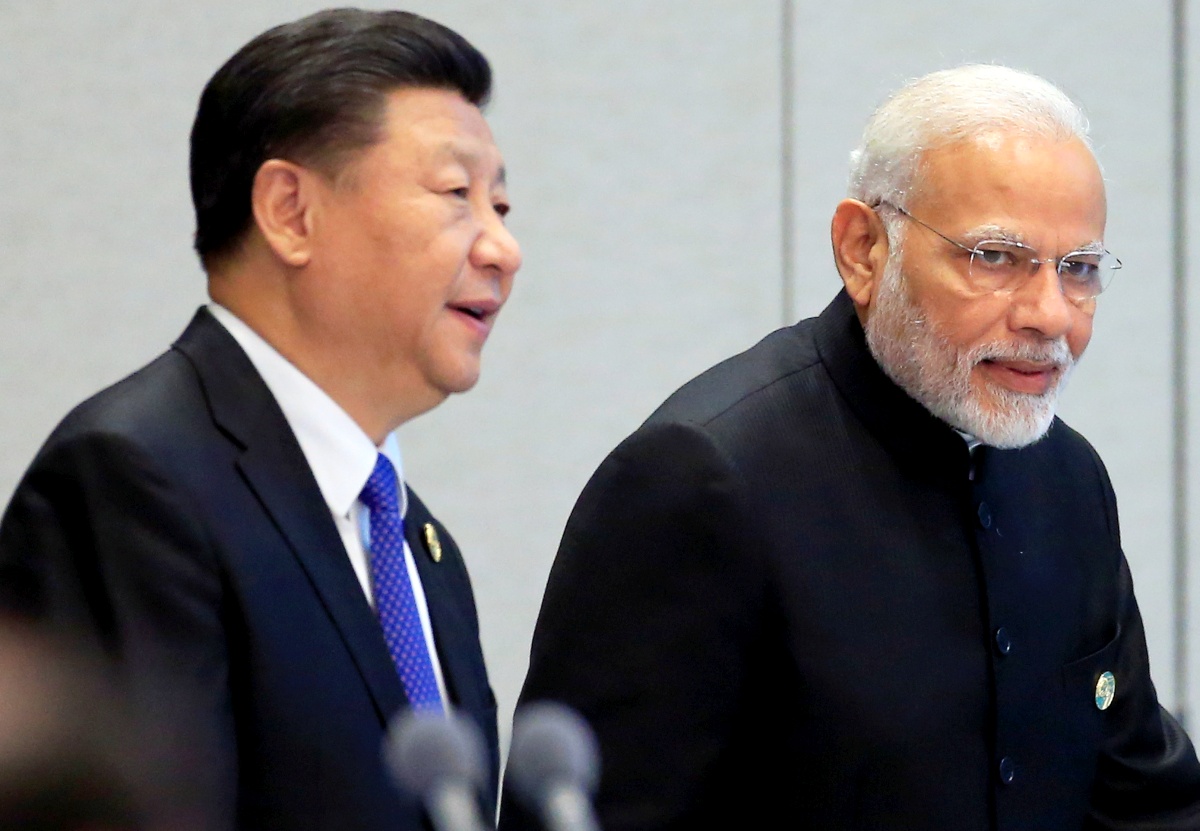 O presidente da China, Xi Jinping, e o primeiro-ministro da Índia, Narendra Modi 