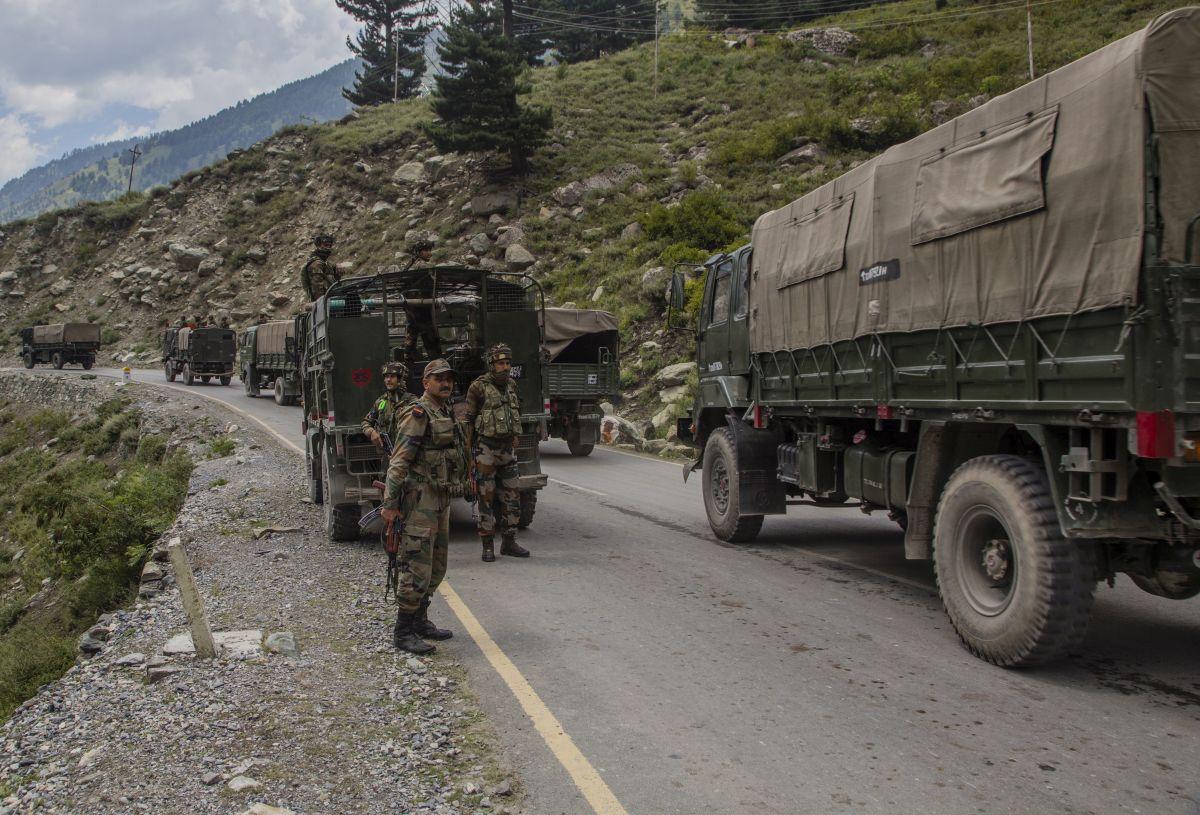 Amid Tensions, Army Prepares For Long Winter In Ladakh - Rediff.com ...