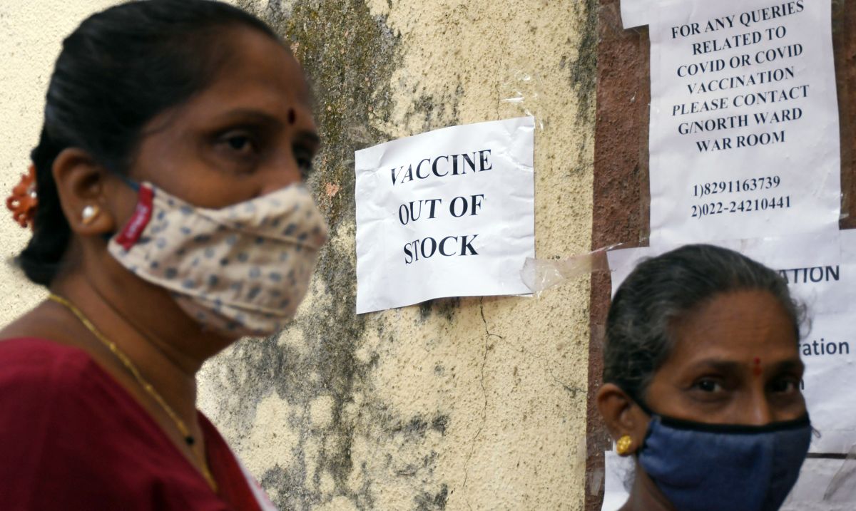 Mumbaikars irked over suspension of vaccination drive