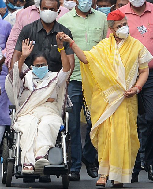 Jaya Bachchan with Mamata Banerjee in Bowbazar