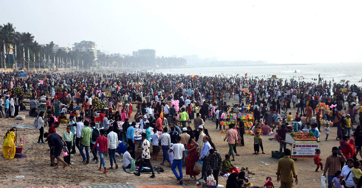 Covid? What Covid? This was Juhu beach on Sunday