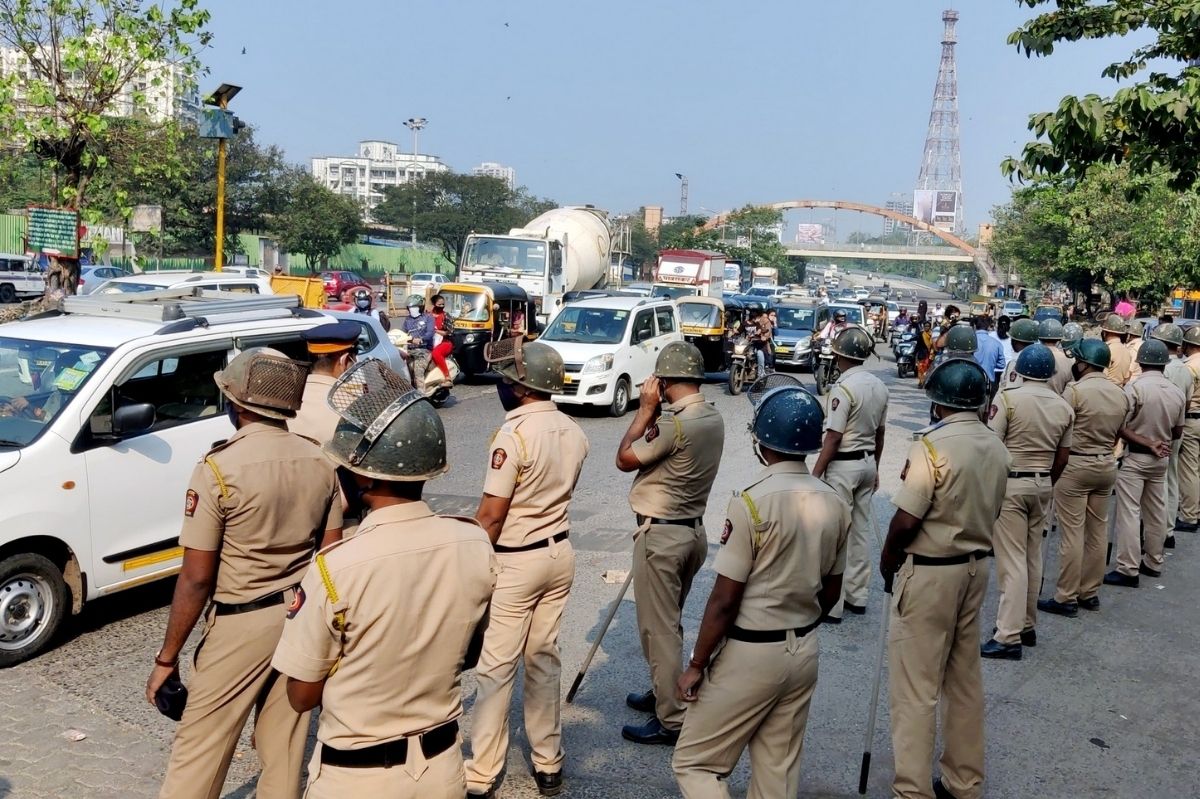 Cops at Thane hospital after mob alleges 5 deaths