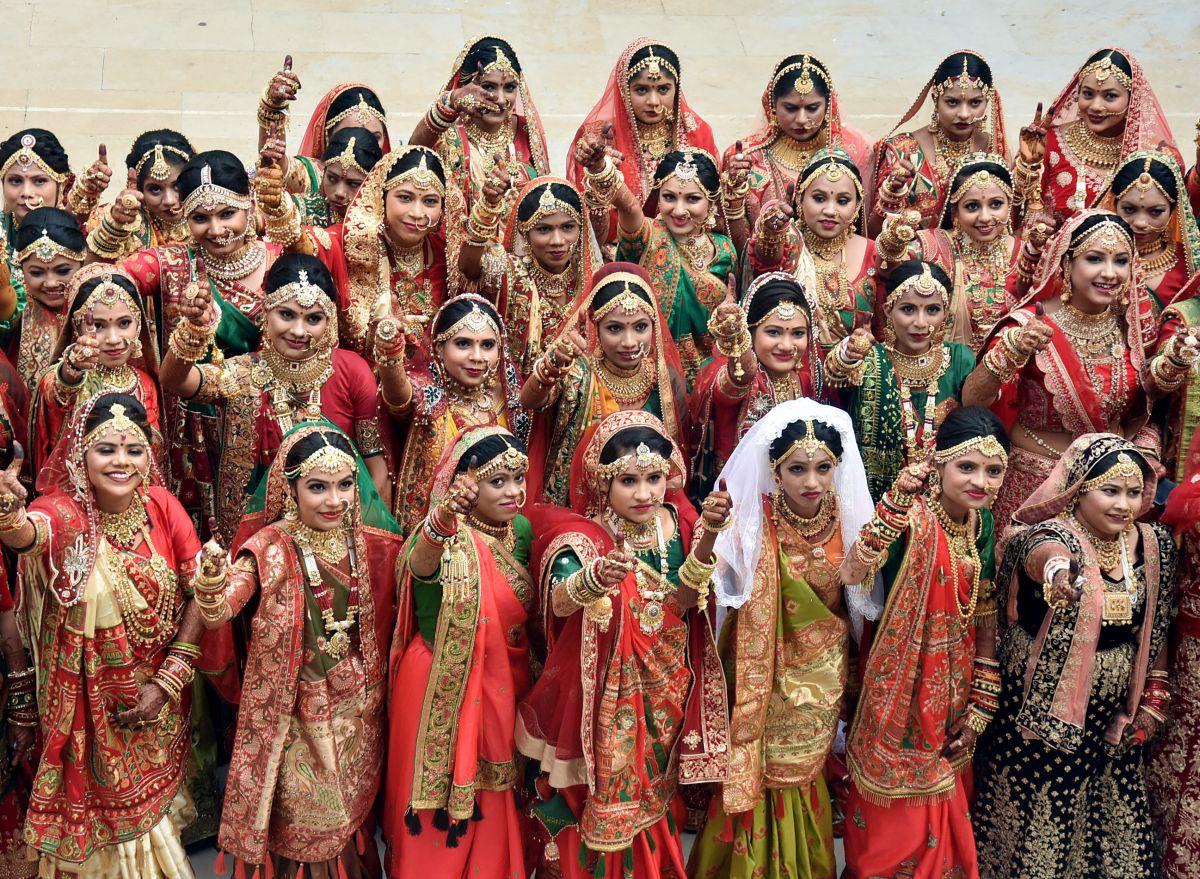 Govt To Raise Legal Marriage Age Of Women From 18 To 21 Rediff 