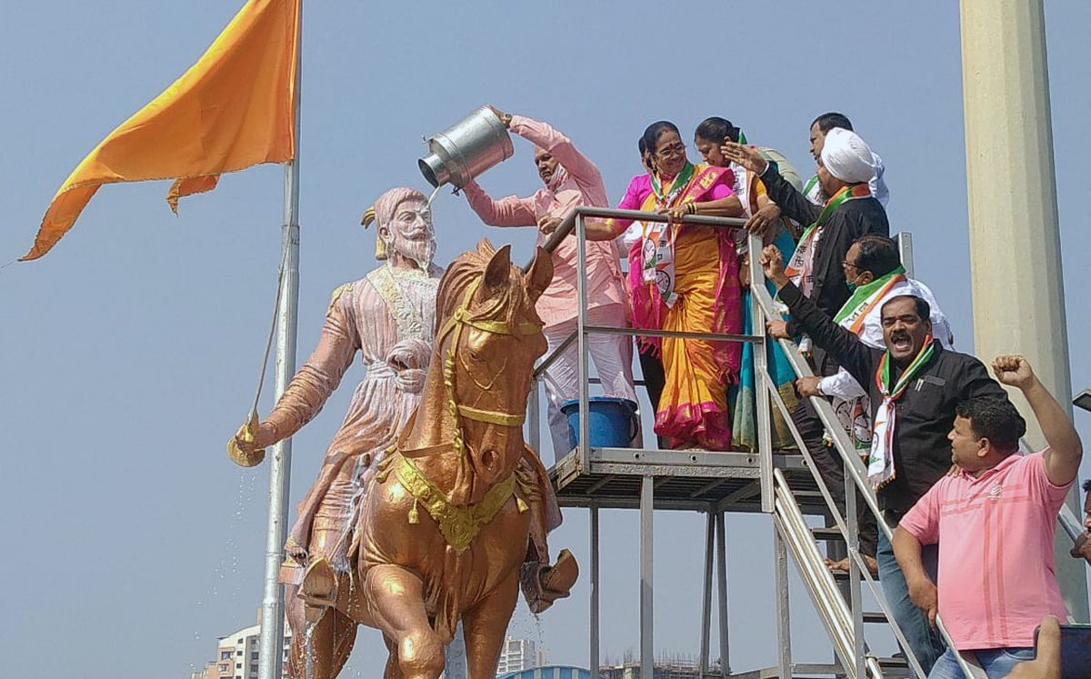 7-held-for-desecrating-shivaji-statue-in-karnataka-rediff-india-news