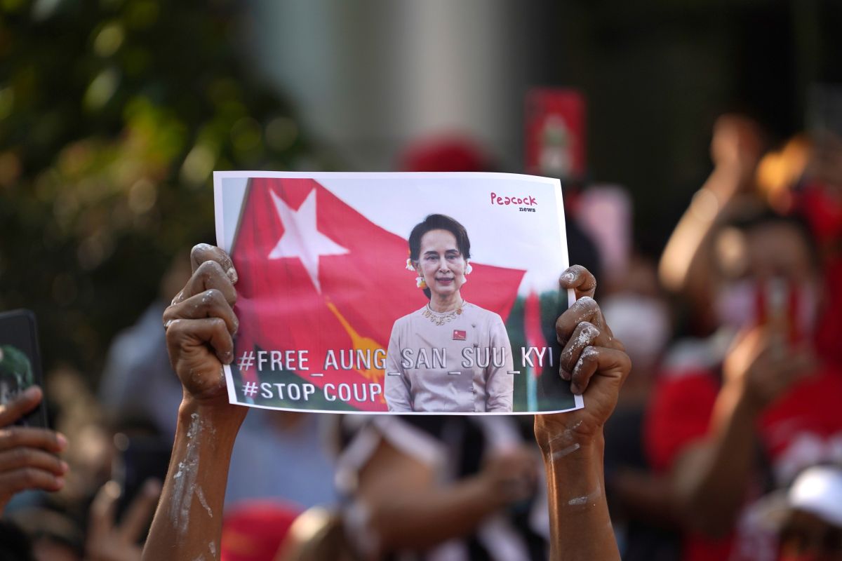 Aung San Suu Kyi Isn T A Revolutionary Rediff Com India News