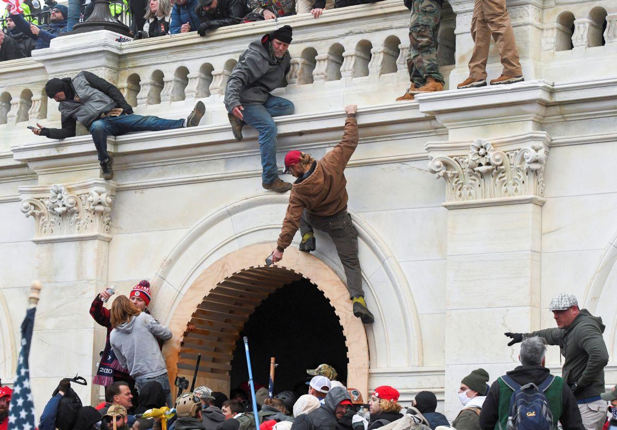 PHOTOS: The Storming Of US Capitol - Rediff.com India News