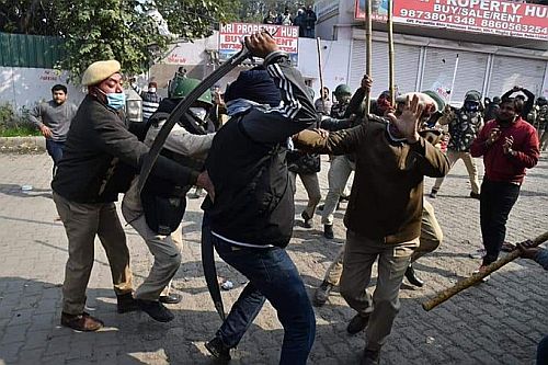 An SHO was injured in the clashes at the Singhu border