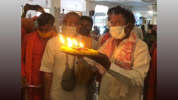 Mukul Roy does the aarti at an Iskcon temple in April