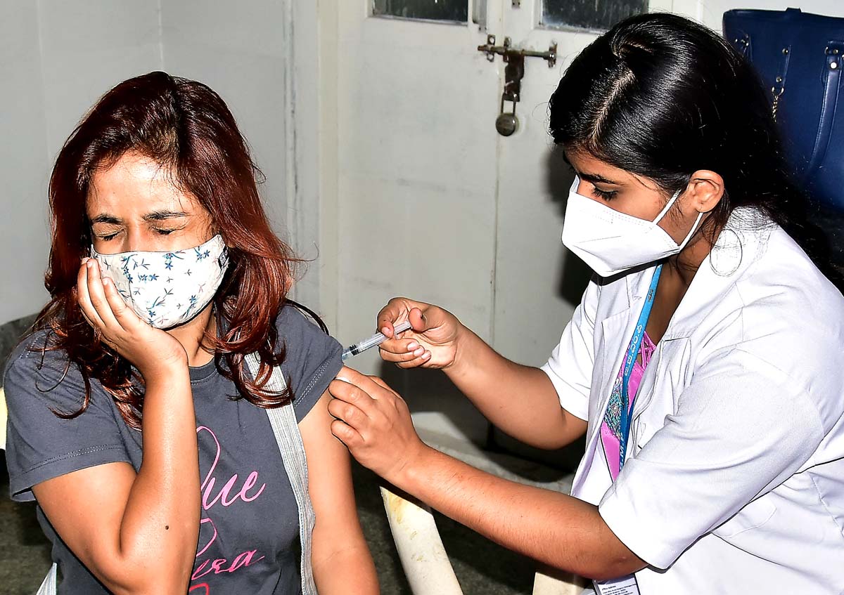 2053 Mumbaiites fell victim to fake vaccination drives