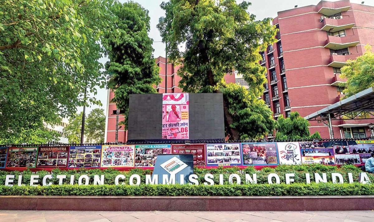 EC orders out West Bengal DGP, Mumbai civic bosses