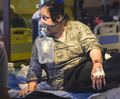A patient receives treatment at a converted banquet hall in Delhi