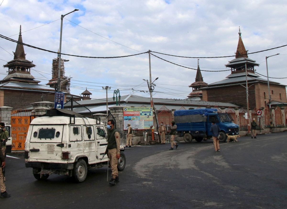 'This government choked Kashmiris'