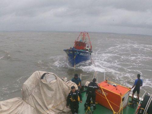 Coast Guard Rescues Stranded Fishermen Off Goa