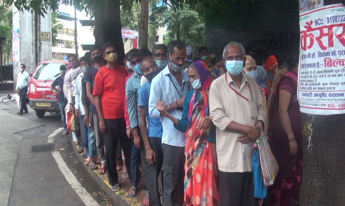 Queue for Roy's food outside Tata Memorial Hospital