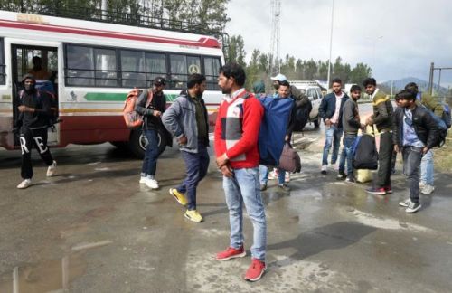 Migrants flee Kashmir