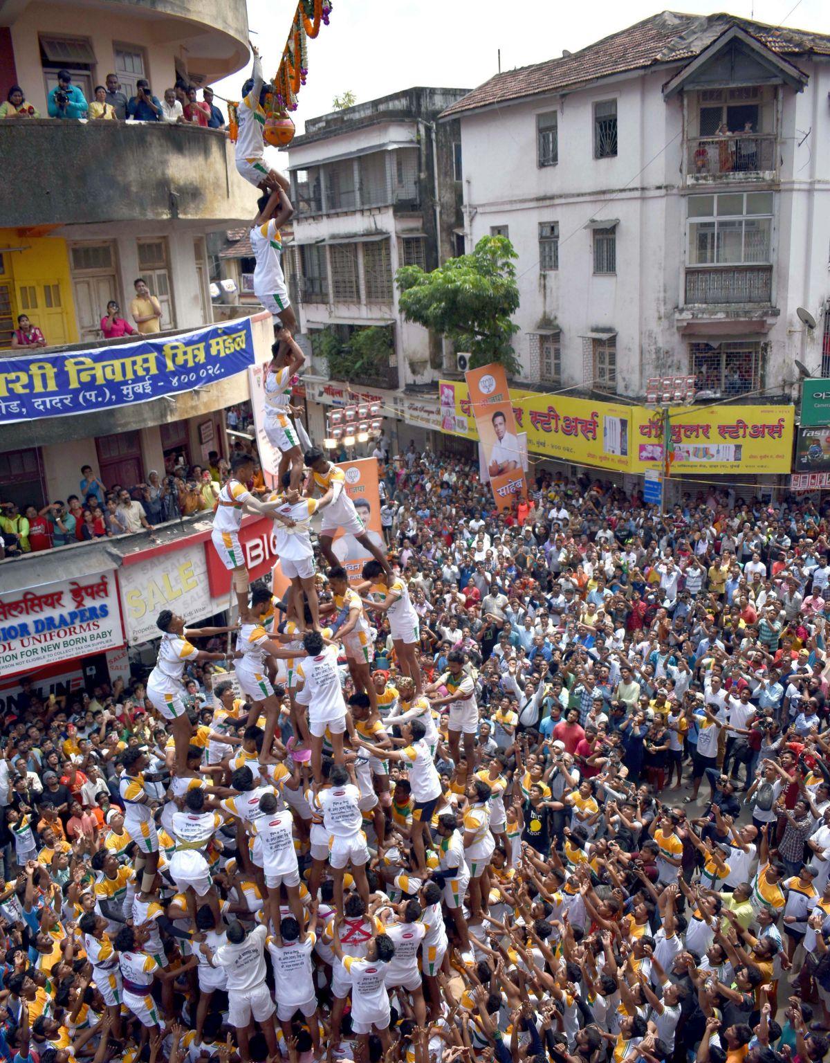 Maha declares 'Dahi Handi' as official sport, Govindas to get jobs ...