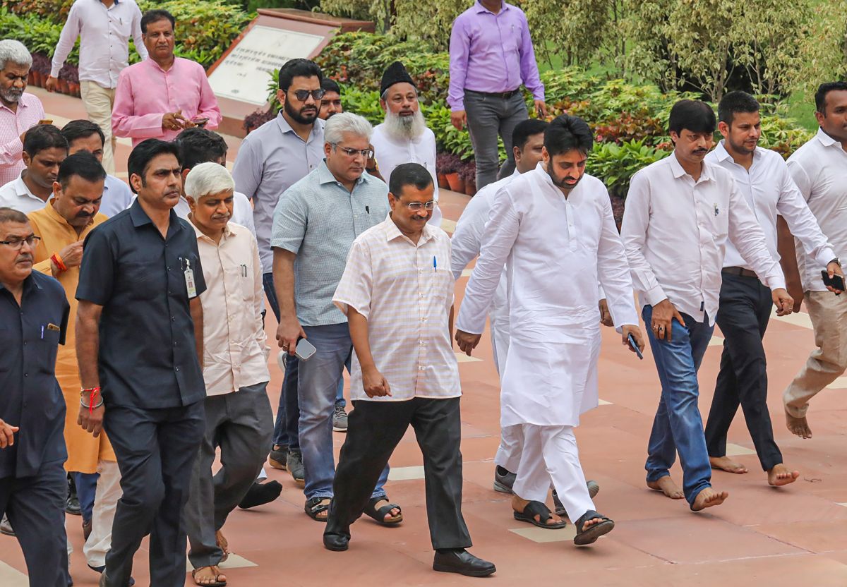 BJP to 'purify' Raj Ghat after visit by AAP MLAs