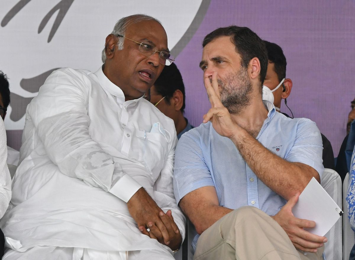 Congress president Mallikarjun Kharge and party leader Rahul Gandhi/File image