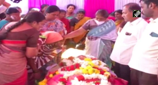Bride passes away on wedding day, parents donate her organs