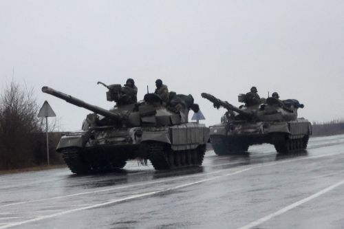 Soviet tanks move into Mariupol in eastern Ukraine