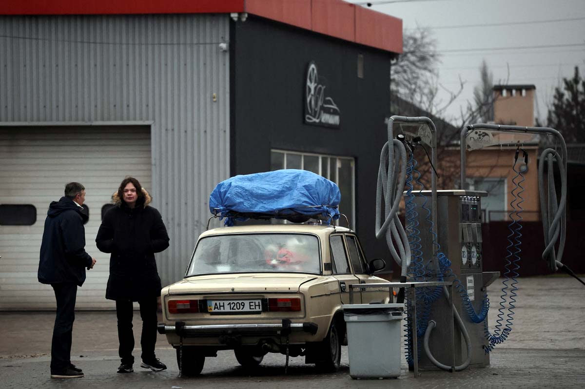 Residents of Ukraine tank up amid uncertainty and fear