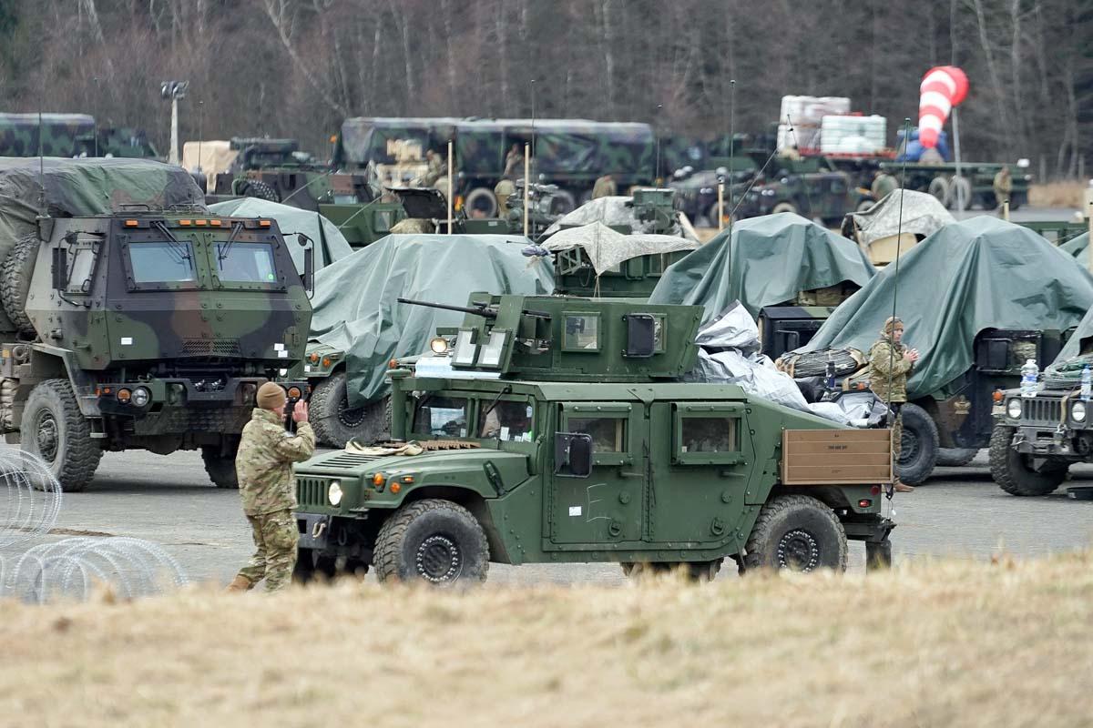 US soldiers stationed 6 km from the Ukrainian border