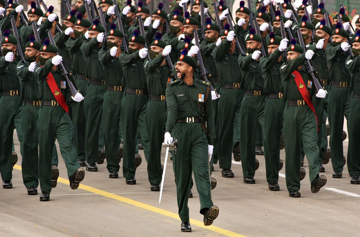 Army Contingents Display Evolution Of Uniforms, Rifles Since 1947 -  Rediff.com India News