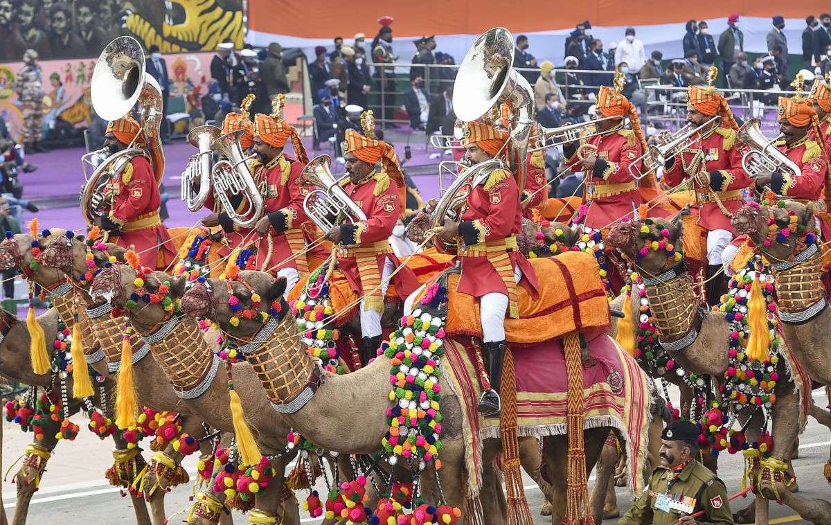 PM Narendra Modi Bids Farewell to Virat, the Horse of President's