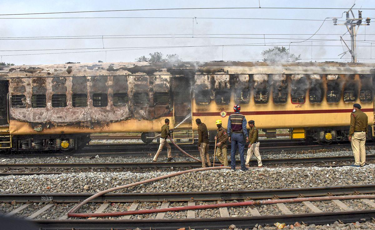 Train set on fire in Bihar over Railways exam; Don&#39;t destroy &#39;own property&#39;, says Rail Min - Rediff.com India News