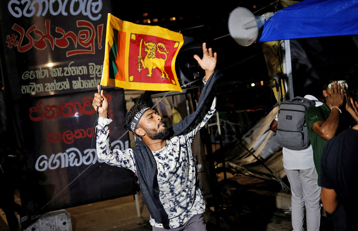 Colombo Celebrates As Rajapaksa Quits