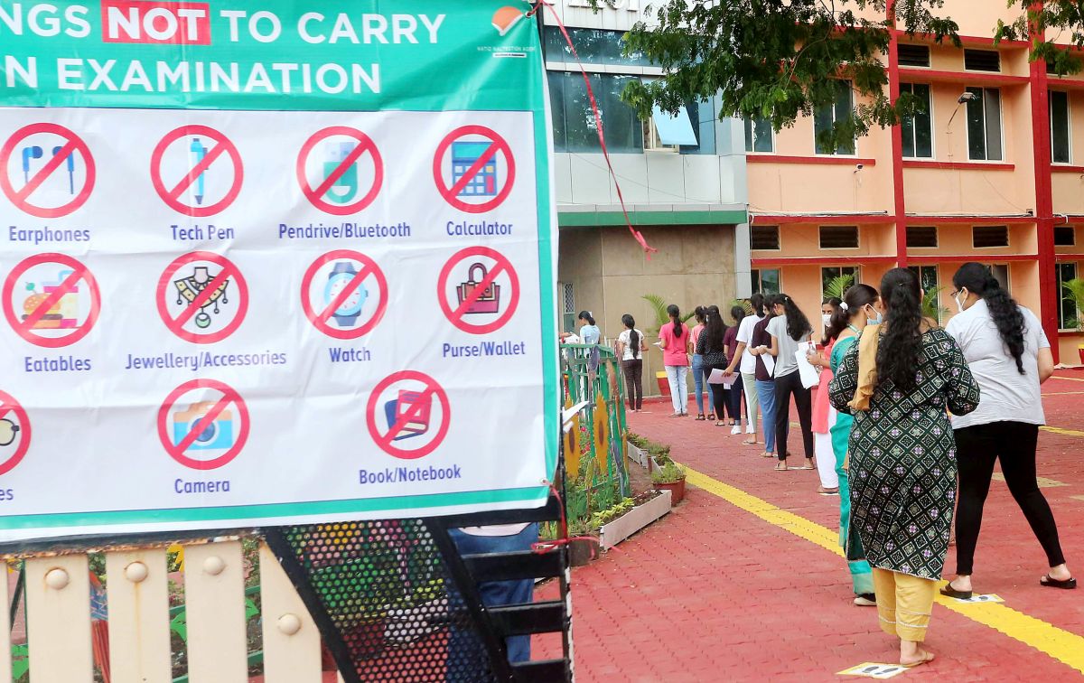 5 Women Held, Committee Formed After Girls Asked To Remove Bra For NEET  Exam In Kerala