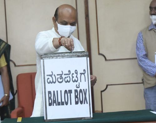 K'taka CM Basavaraj Bommai casts his vote