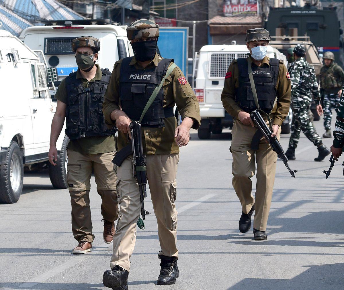 J-K cop shot dead by terrorists outside his house