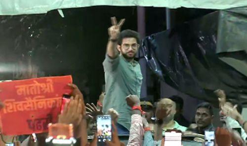 Aaditya Thackeray flashes the victory sign after reaching Matoshree last night