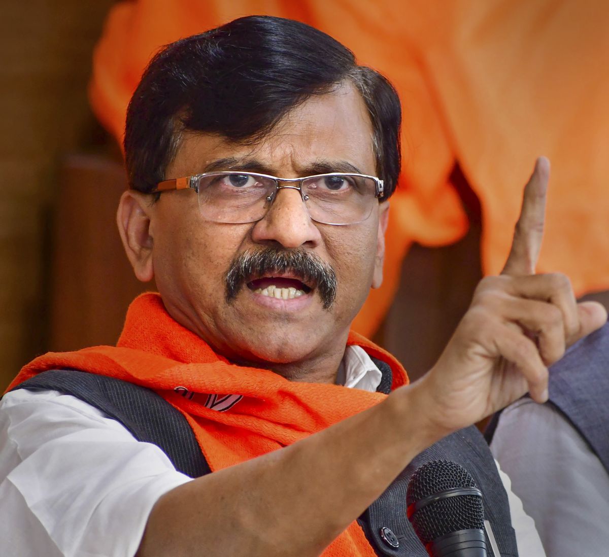 'Gang war like' situation in Maha cabinet, claims Raut