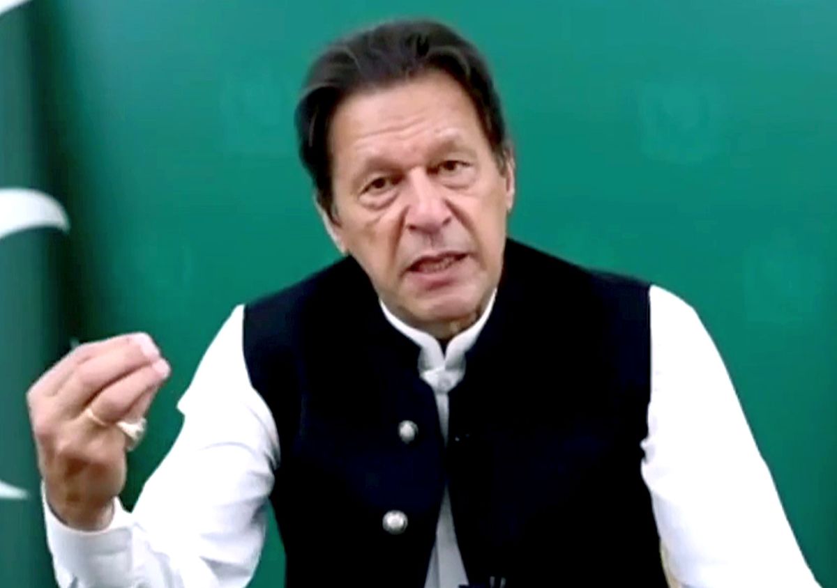 Embattled Pak PM Imran calls special cabinet meet