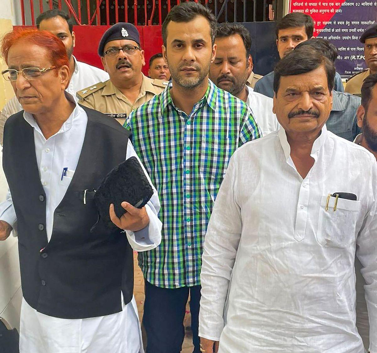 Azam Khan and Shivpal Yadav (right)/PTI