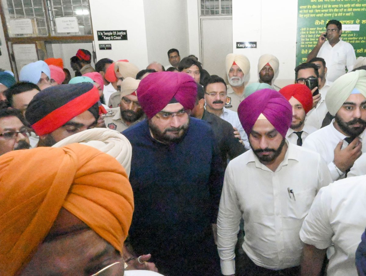 Sidhu surrenders in Patiala court in 1988 road rage case, sent to jail -  Rediff.com India News