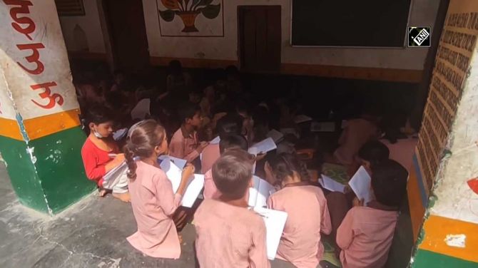 Children forced to study under scorching sun in UP school