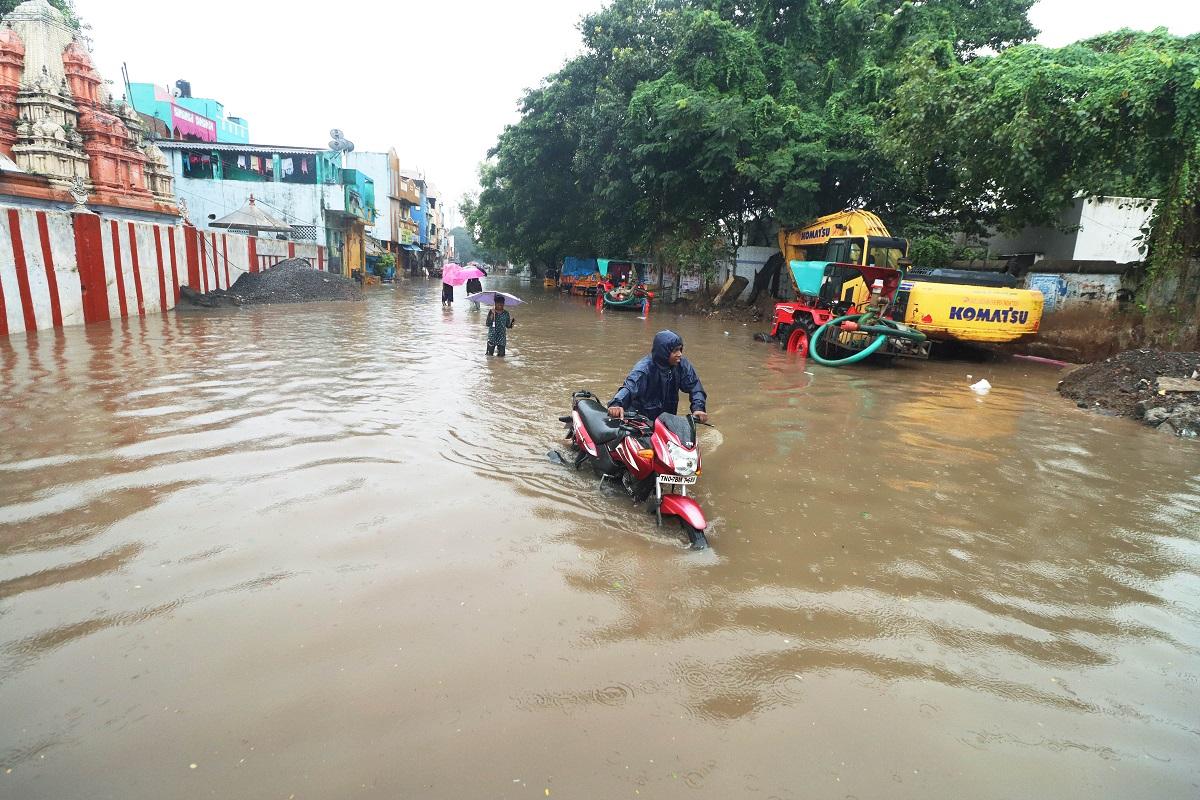 Rain Lashes Tamil Nadu; 2 Killed In Record Downpour In Chennai - Rediff ...