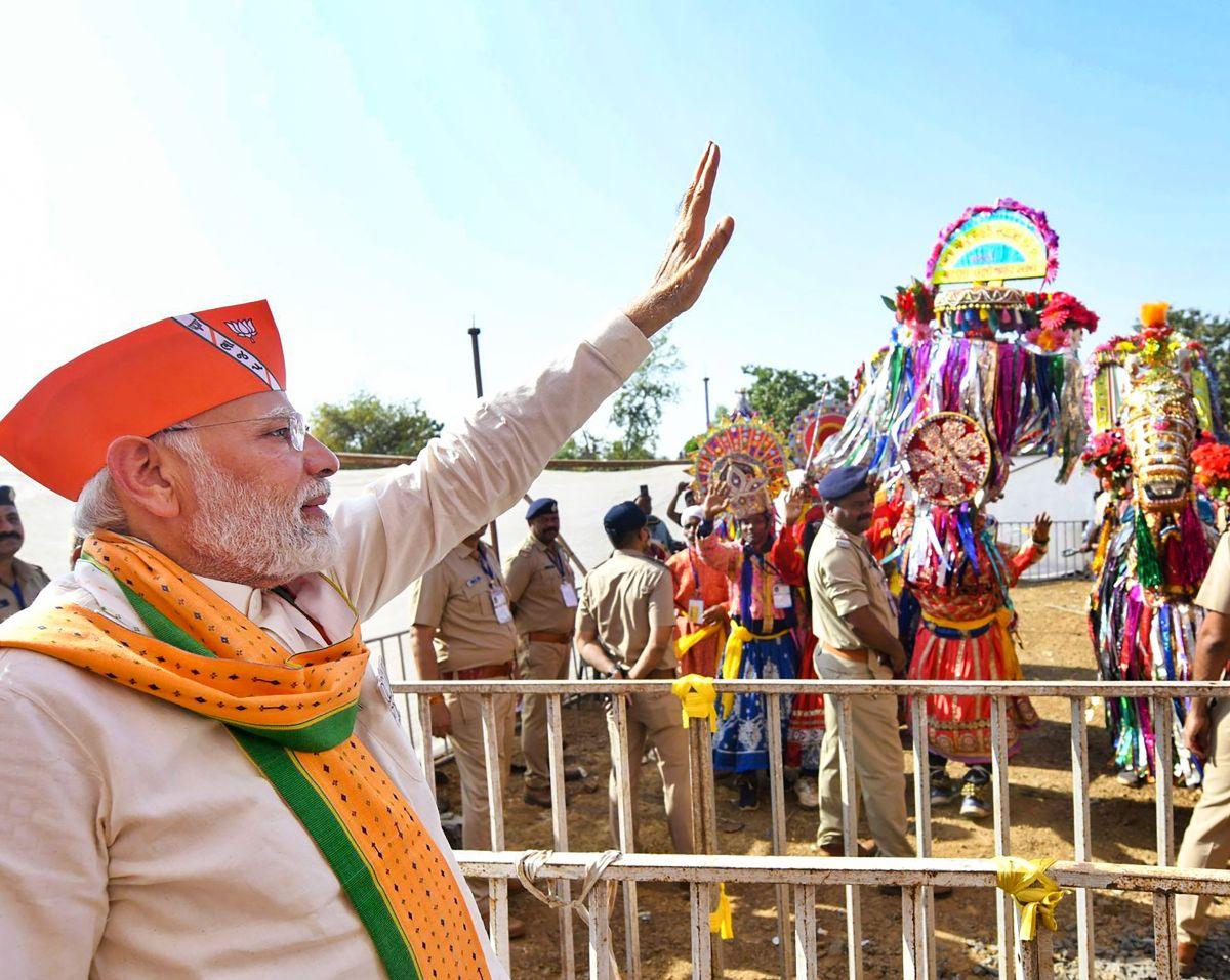 Prime Minister Narendra Modi at a public meeting at Kaprada in Valsad district, November 6, 2022.