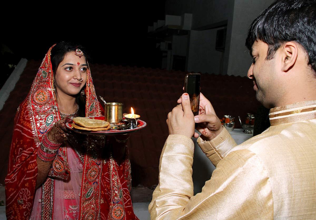 When Shivraj Chouhan Celebrated Karwa Chauth - Rediff.com India News