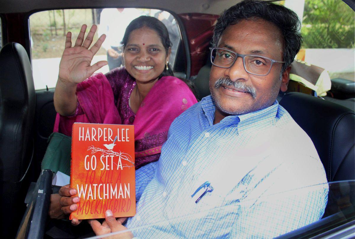 Former Delhi University professor GN Saibaba with his wife Vasantha Kumari outside the Nagpur Central Jail, April 7, 2016