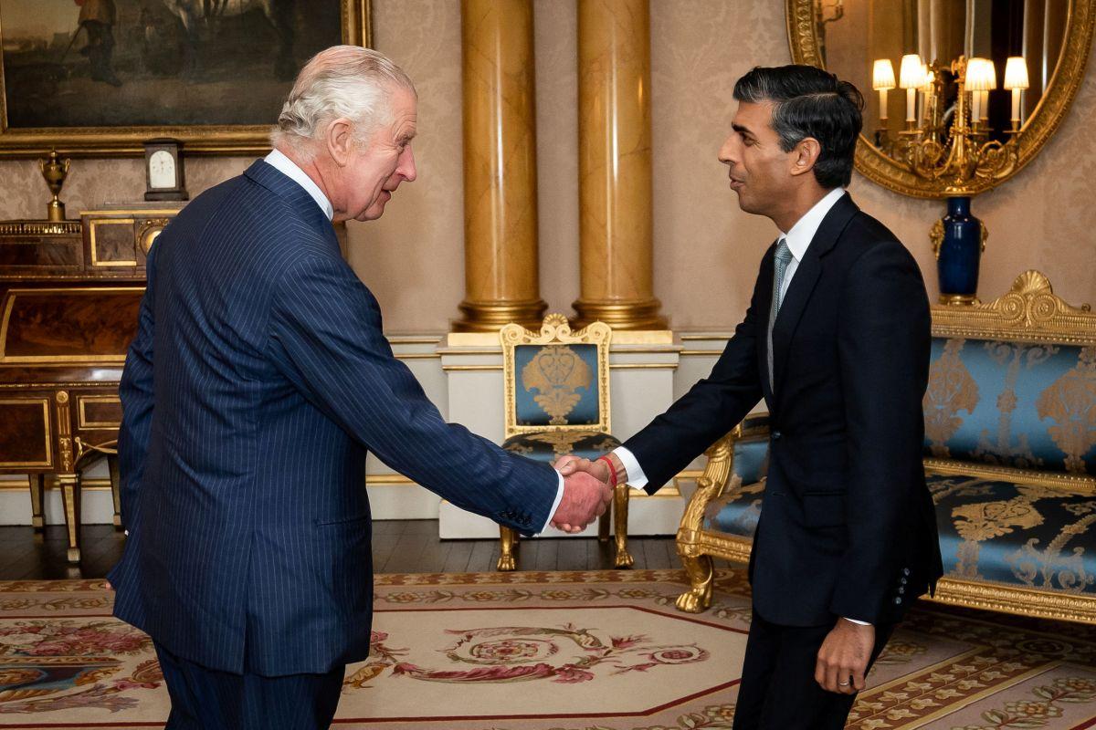 Rishi Sunak Appointed UK s Prime Minister By King Charles III Rediff 